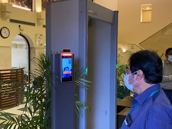 Safe Temperature Kiosk Thermal scanner face recognition access control terminal forsecurity