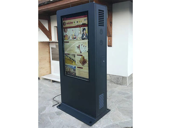 Free standing outdoor digital totem signage