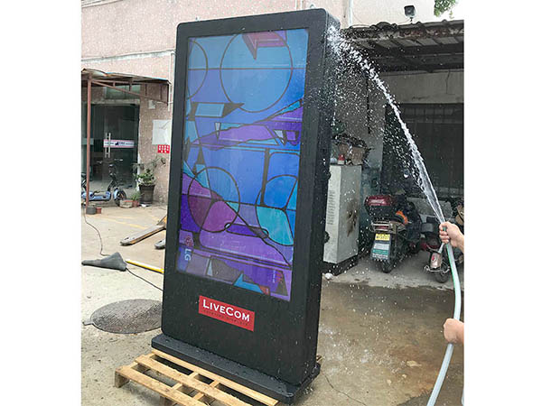 Outdoor lcd display screen digital signage