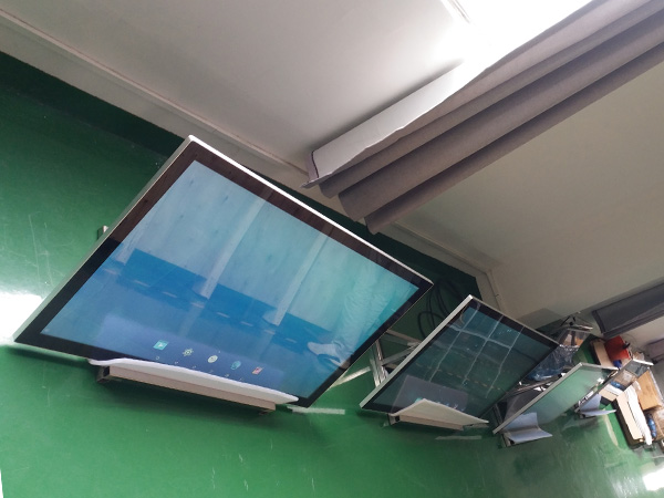 Wall mounted LCD advertising player